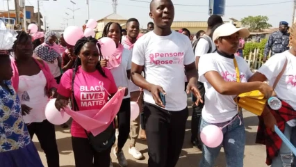 PARAKOU/GRANDE MARCHE DE SENSIBILISATION DES POPULATIONS CONTRE LE CANCER DU SEIN : Pari gagné pour Kadiri Ogbon de l&rsquo;association Yonba et ses pairs