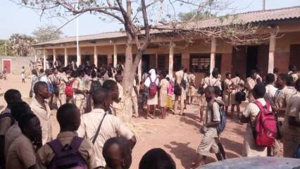 POUR AVOIR LOUÉ UNE CHAMBRE POUR PASSER DE MOMENTS SEXUELS : 9 élèves renvoyés du Ceg Akonana à Athiémé
