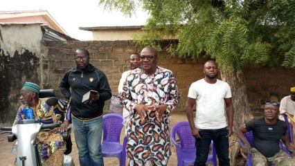POUR LA VICTOIRE DU BR À PARAKOU : Dépôt, Boundarou et Tourou derrière Charles Toko