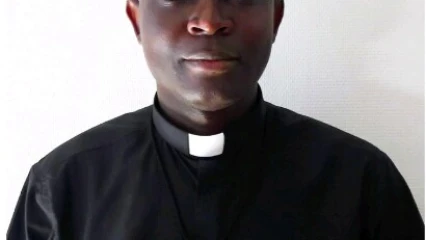 POUR MIEUX VIVRE SUR TERRE,   Le père David Ahossinou conseille la pratique de la douceur