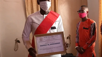 POUR SA PROMOTION DU SPORT ET DE LA CULTURE DANS LE BORGOU : L&rsquo;Ong Pacs distingue le directeur du stade de Parakou Simin Lafia