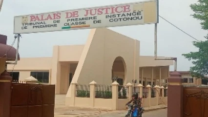 Poursuivi pour adoption d&rsquo;enfant au Bénin: un couple français et leurs complices se justifient au tribunal 