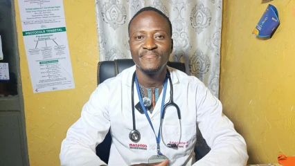 Prévention du paludisme à travers l'hygiène autour des maisons: les conseils pratiques du Dr Simplice Hinvo