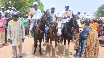Sinendé/à travers une course hippique et la danse des chevaux :Sa Majesté Yawa Kina Touko Saari III offre à Romuald Wadagni un couronnement à cheval