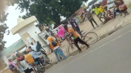 VENTE DES FOURNITURES SCOLAIRES À LA PLACE TABERA DE PARAKOU : L&rsquo;accueil ou la bousculade ?