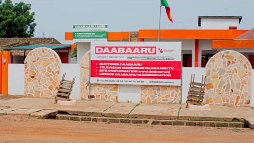 BASILE TCHIBOZO REND HOMMAGE AU GROUPE DE PRESSE DAABAARU