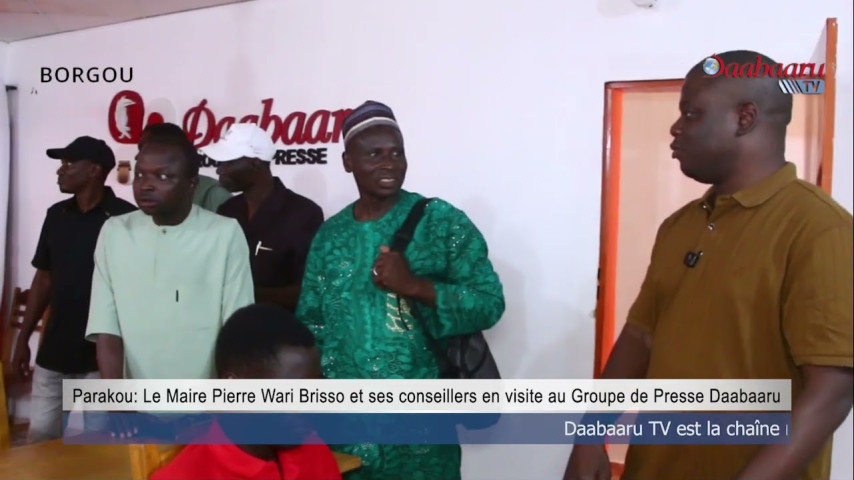 PARAKOU: Le Maire Pierre Wari Brisso et ses conseillers en visite au Groupe de Presse Daabaaru