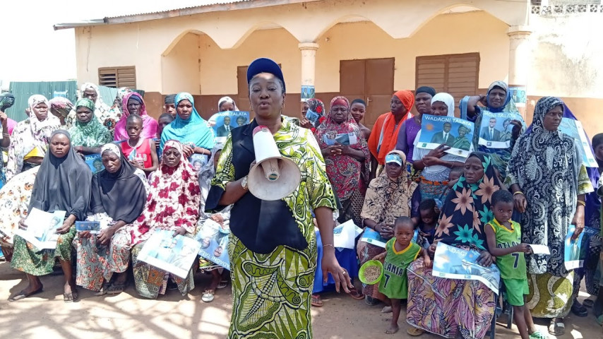 CAMPAGNE À KALALÉ : JAMILLAH FALADE AU CONTACT DES FEMMES DE DÉRASSI